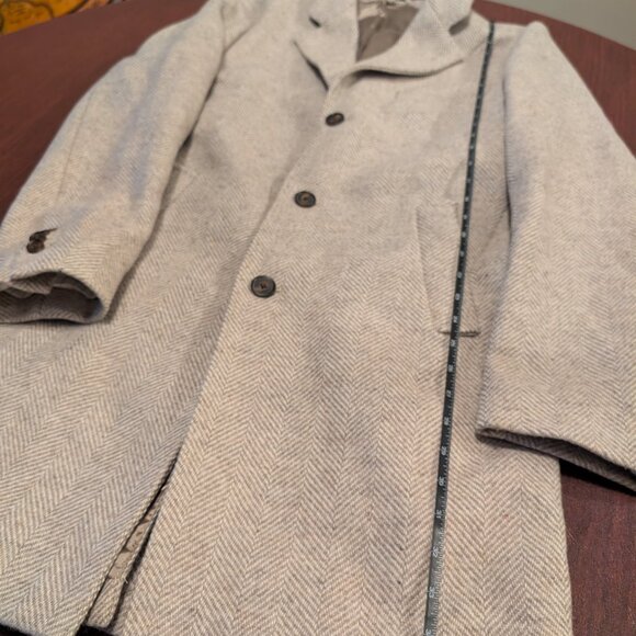 Elegant John Henric Oatmeal Herringbone Overcoat – Size Medium– Wool - Picture 6 of 11